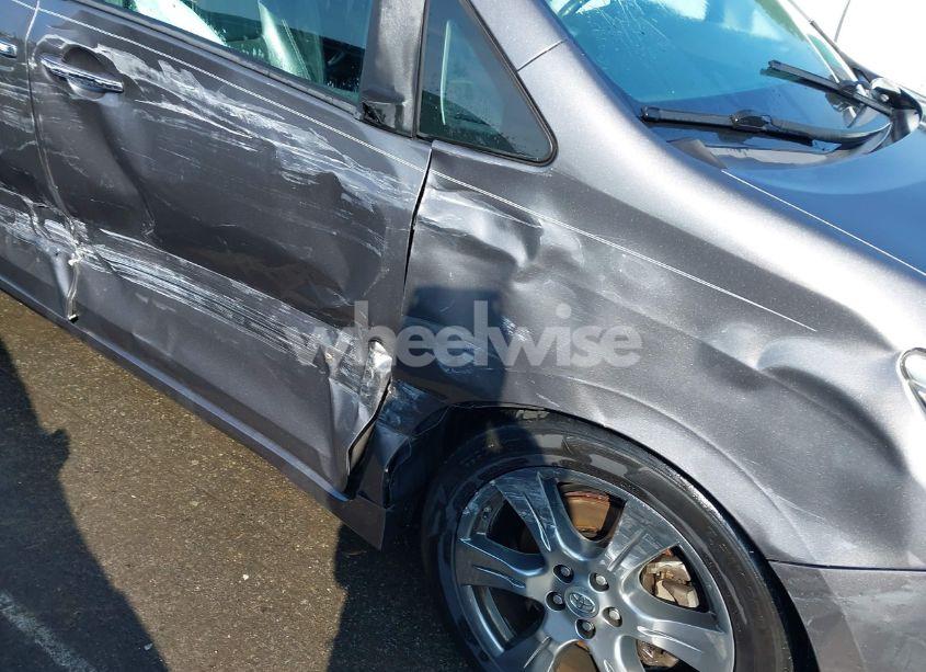 Photo 6 of 2017 Toyota Sienna SE PREMIUM 8 PASSENGER (VIN 5TDXZ3DC4HS799333)