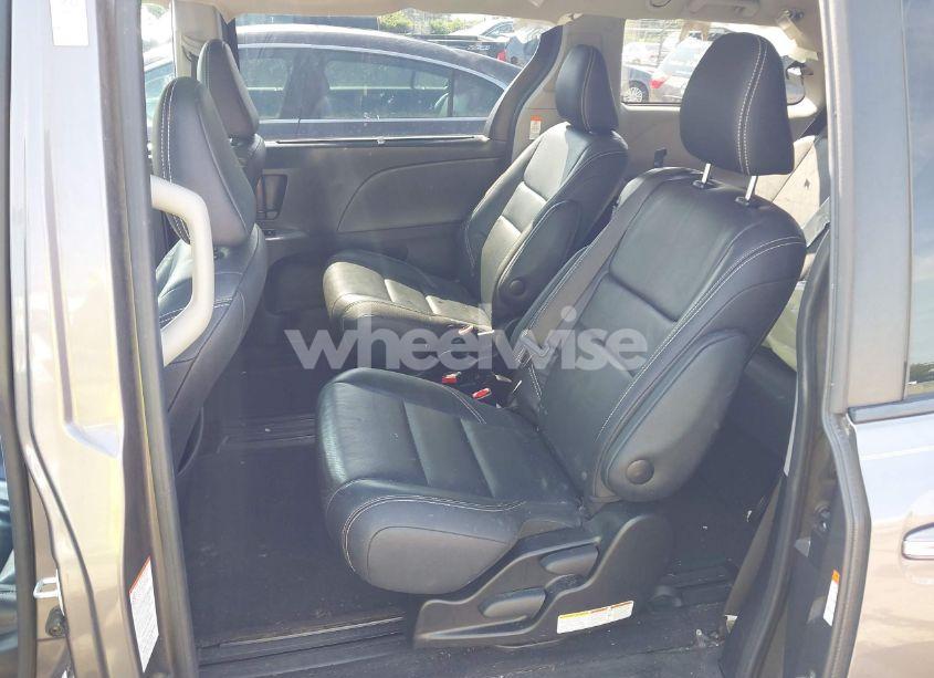 Photo 8 of 2017 Toyota Sienna SE PREMIUM 8 PASSENGER (VIN 5TDXZ3DC4HS799333)