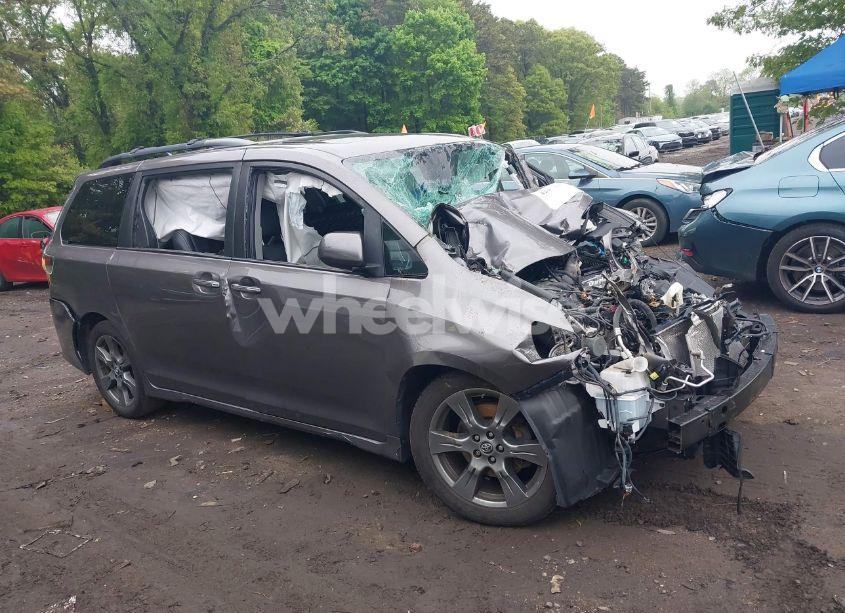 Photo 12 of 2019 Toyota Sienna SE 8 PASSENGER (VIN 5TDXZ3DC4KS014221)