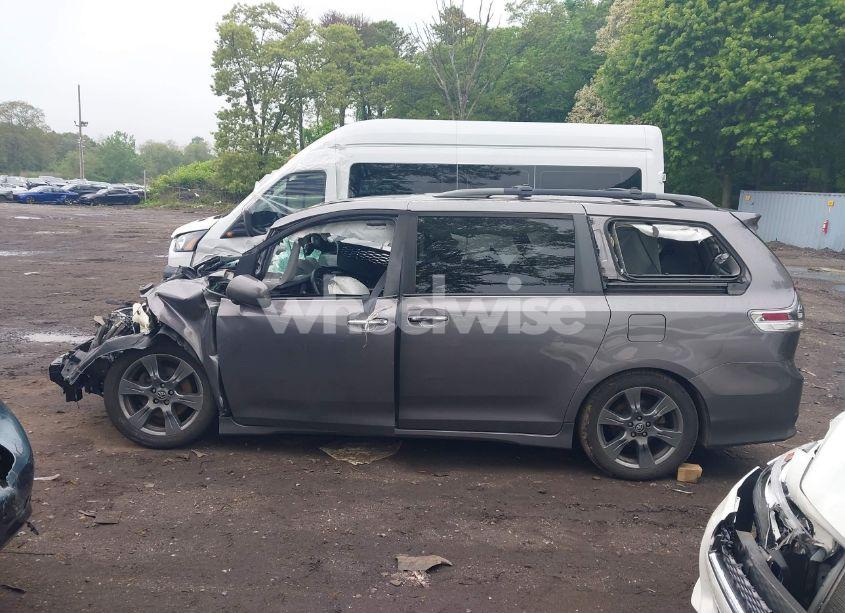 Photo 13 of 2019 Toyota Sienna SE 8 PASSENGER (VIN 5TDXZ3DC4KS014221)