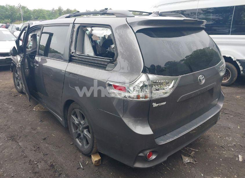 Photo 3 of 2019 Toyota Sienna SE 8 PASSENGER (VIN 5TDXZ3DC4KS014221)