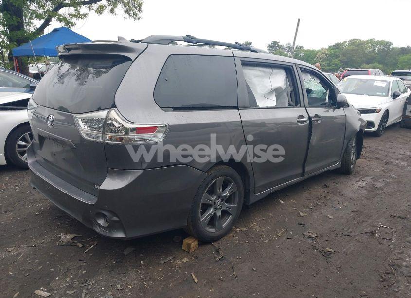 Photo 4 of 2019 Toyota Sienna SE 8 PASSENGER (VIN 5TDXZ3DC4KS014221)