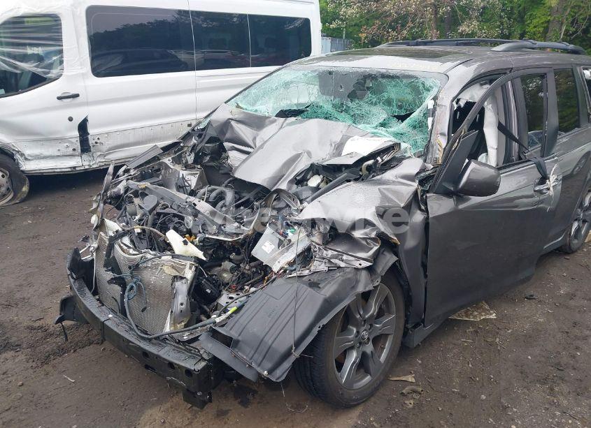 Photo 6 of 2019 Toyota Sienna SE 8 PASSENGER (VIN 5TDXZ3DC4KS014221)