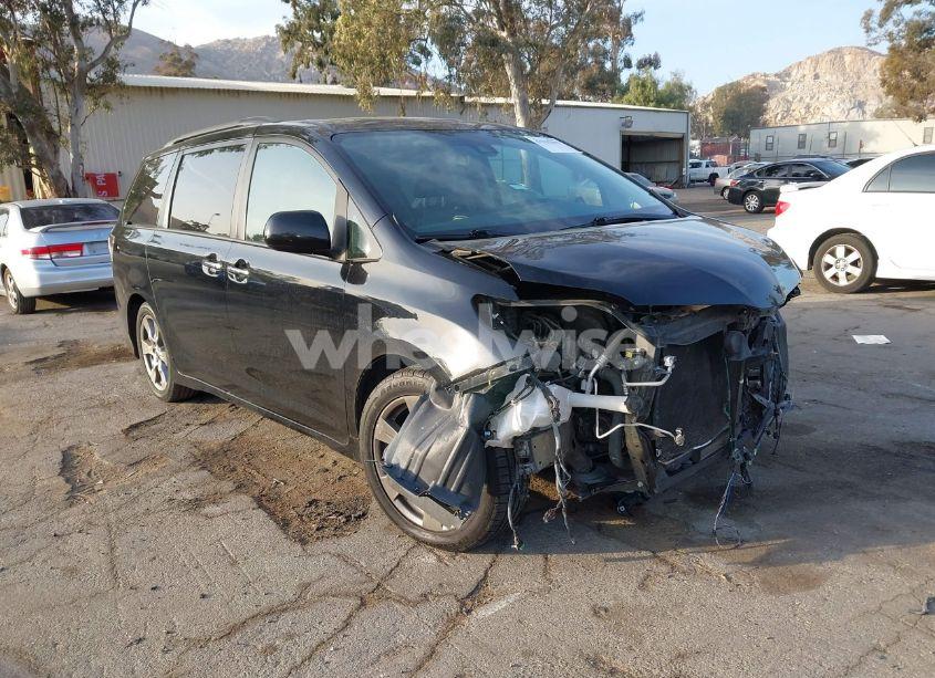 2018 Toyota Sienna SE/SE PREMIUM (VIN 5TDXZ3DC5JS915791) main photo
