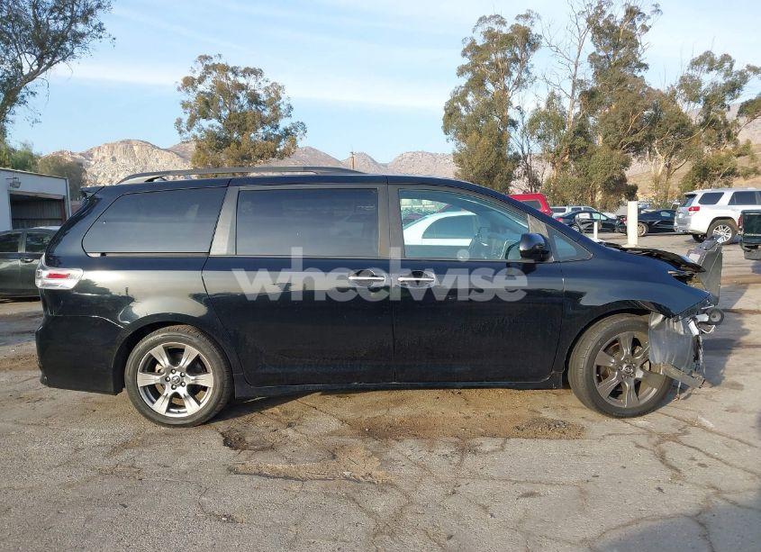 Photo 14 of 2018 Toyota Sienna SE/SE PREMIUM (VIN 5TDXZ3DC5JS915791)