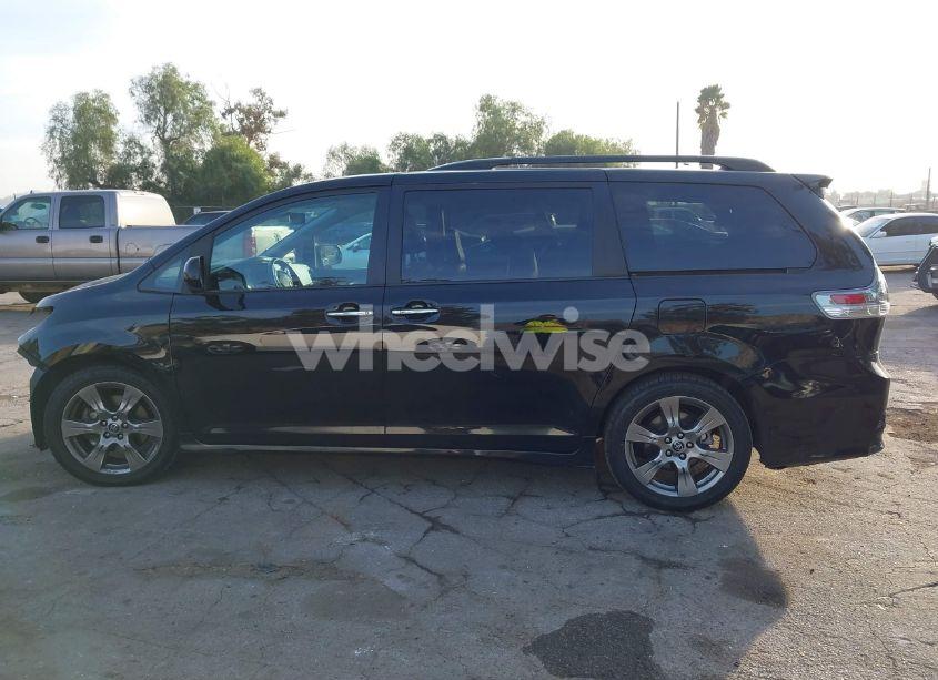 Photo 15 of 2018 Toyota Sienna SE/SE PREMIUM (VIN 5TDXZ3DC5JS915791)