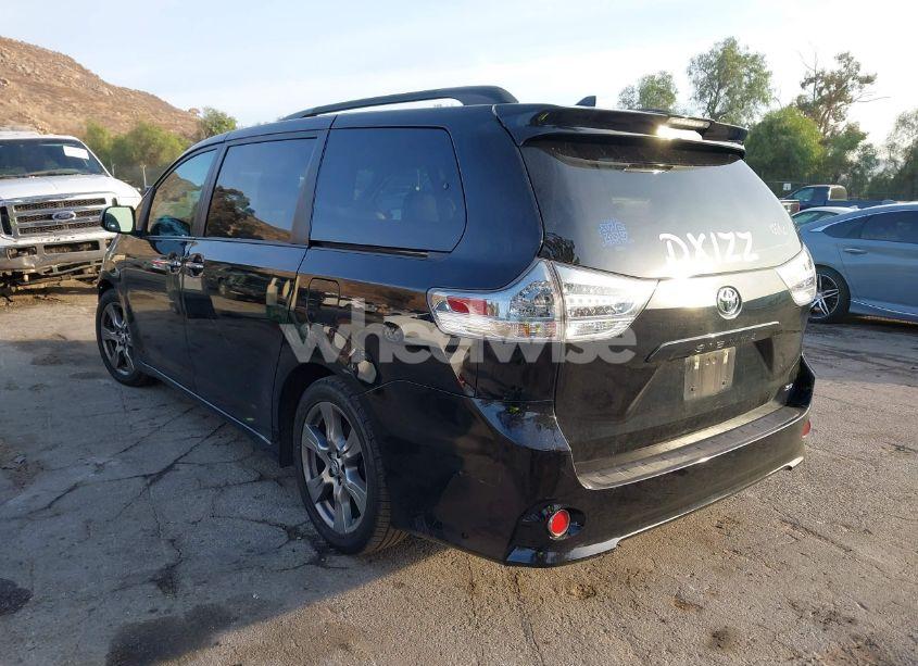 Photo 3 of 2018 Toyota Sienna SE/SE PREMIUM (VIN 5TDXZ3DC5JS915791)