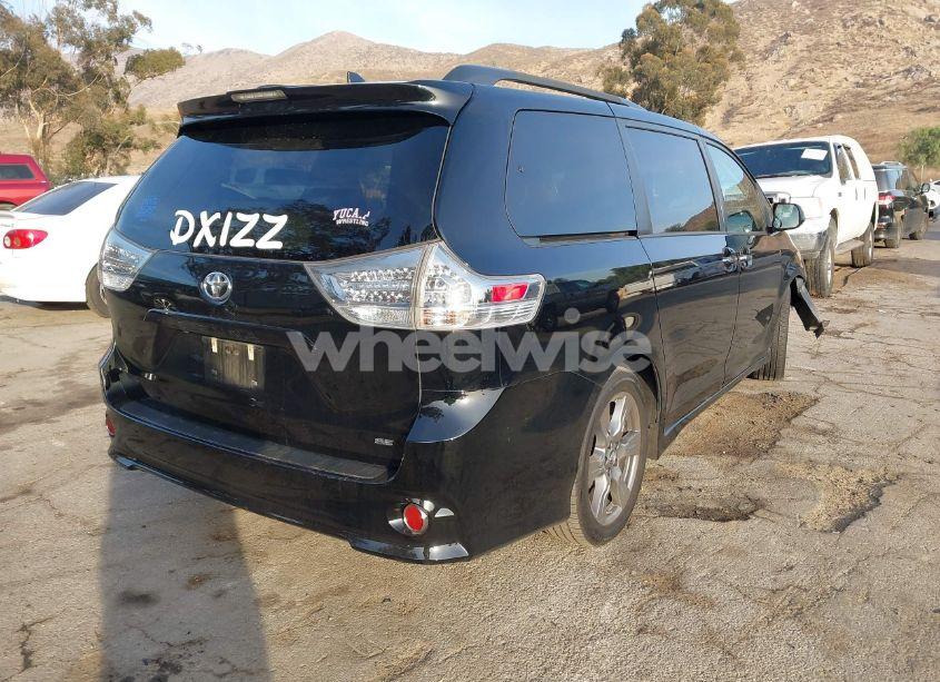 Photo 4 of 2018 Toyota Sienna SE/SE PREMIUM (VIN 5TDXZ3DC5JS915791)