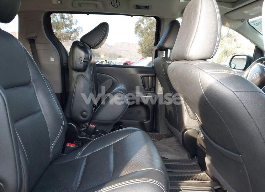 Photo 8 of 2018 Toyota Sienna SE/SE PREMIUM (VIN 5TDXZ3DC5JS915791)