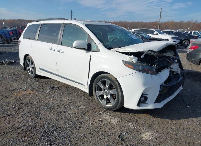 2018 Toyota Sienna SE 8 PASSENGER (VIN 5TDXZ3DC5JS939508) main photo