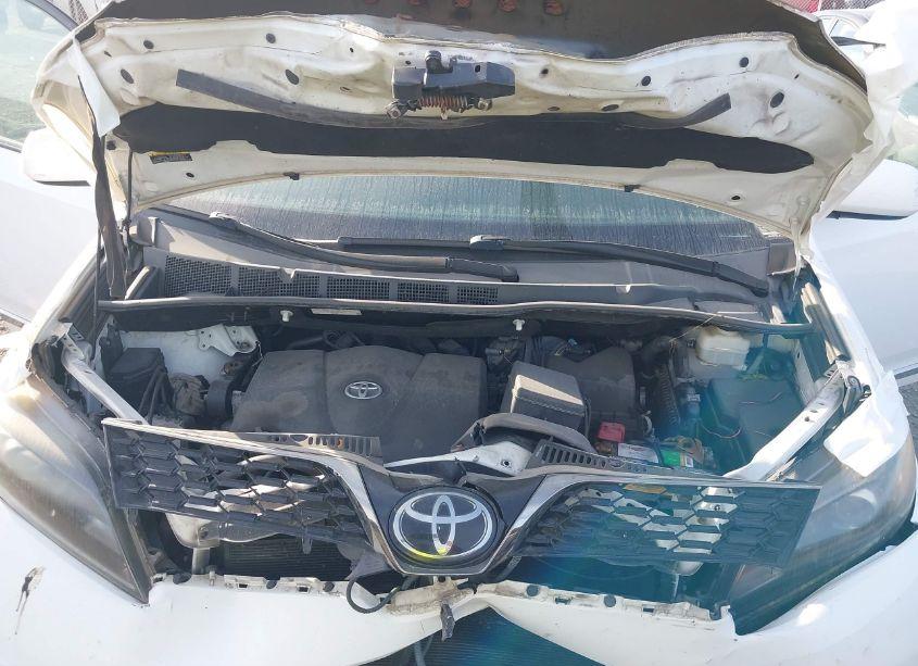 Photo 10 of 2018 Toyota Sienna SE 8 PASSENGER (VIN 5TDXZ3DC5JS939508)