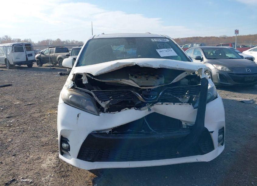 Photo 13 of 2018 Toyota Sienna SE 8 PASSENGER (VIN 5TDXZ3DC5JS939508)