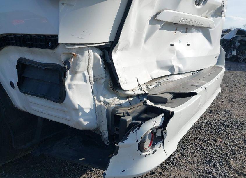 Photo 20 of 2018 Toyota Sienna SE 8 PASSENGER (VIN 5TDXZ3DC5JS939508)