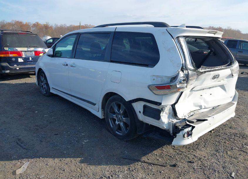 Photo 3 of 2018 Toyota Sienna SE 8 PASSENGER (VIN 5TDXZ3DC5JS939508)