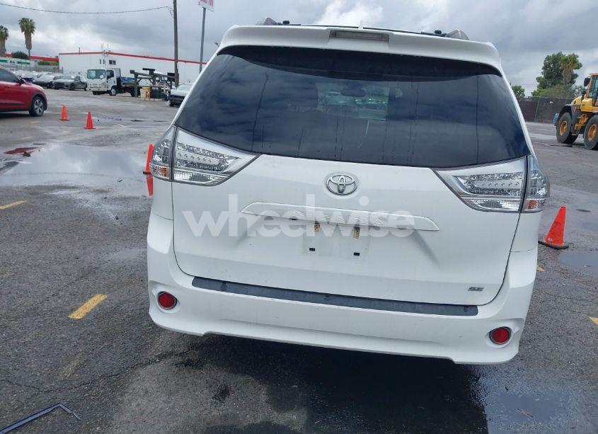 Photo 16 of 2018 Toyota Sienna SE 8 PASSENGER (VIN 5TDXZ3DC5JS943512)