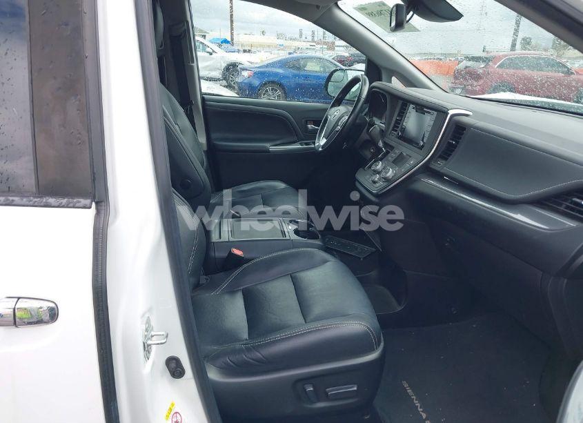 Photo 5 of 2018 Toyota Sienna SE 8 PASSENGER (VIN 5TDXZ3DC5JS943512)