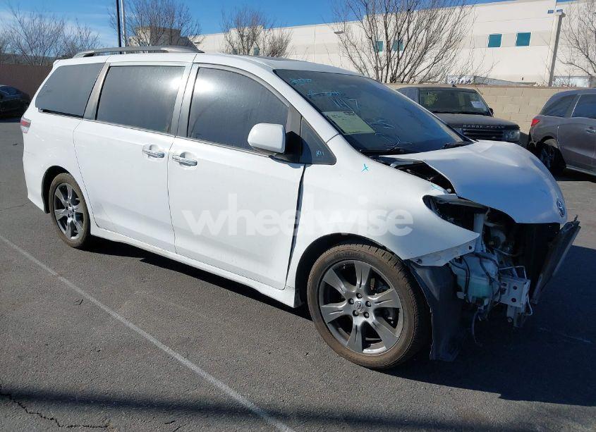 2017 Toyota Sienna SE (VIN 5TDXZ3DC6HS812907) main photo