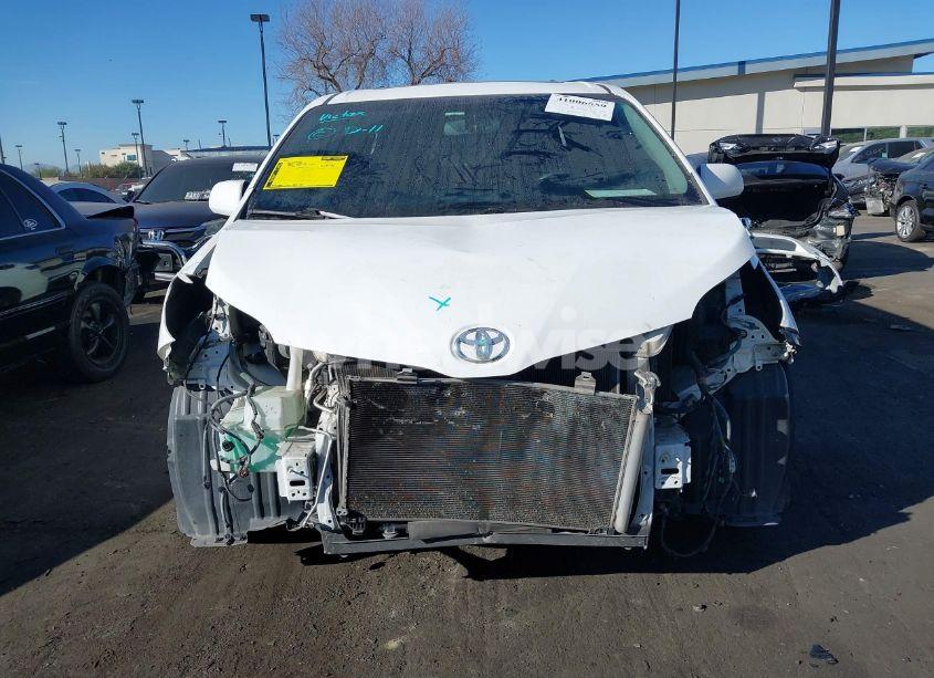 Photo 13 of 2017 Toyota Sienna SE (VIN 5TDXZ3DC6HS812907)