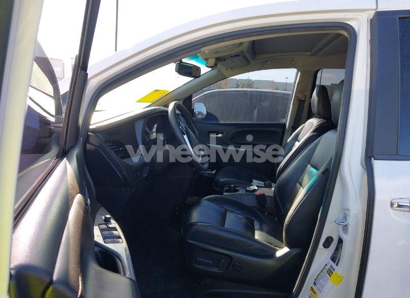 Photo 5 of 2017 Toyota Sienna SE (VIN 5TDXZ3DC6HS812907)