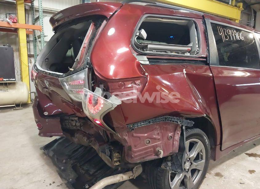 Photo 6 of 2017 Toyota Sienna SE 8 PASSENGER (VIN 5TDXZ3DC7HS859864)