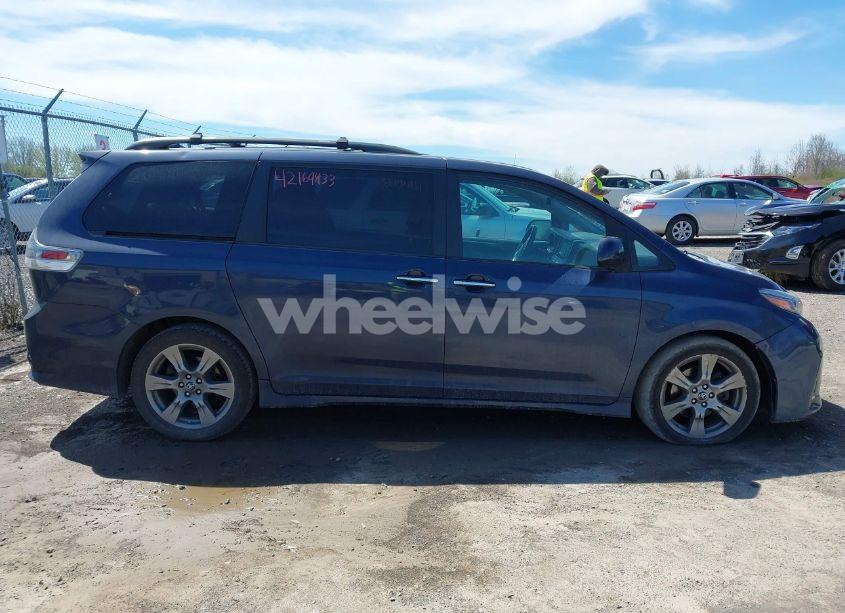 Photo 13 of 2019 Toyota Sienna SE PREMIUM 8 PASSENGER (VIN 5TDXZ3DC7KS987688)