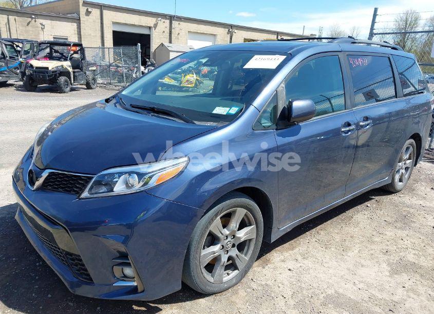Photo 2 of 2019 Toyota Sienna SE PREMIUM 8 PASSENGER (VIN 5TDXZ3DC7KS987688)