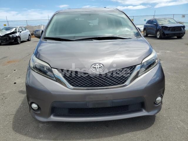 Photo 3 of 2017 TOYOTA SIENNA SE (VIN 5TDXZ3DC8HS784298)