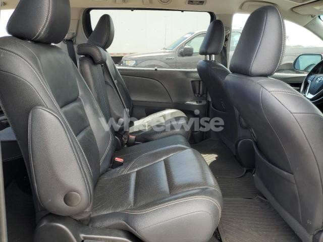 Photo 8 of 2017 TOYOTA SIENNA SE (VIN 5TDXZ3DC8HS784298)