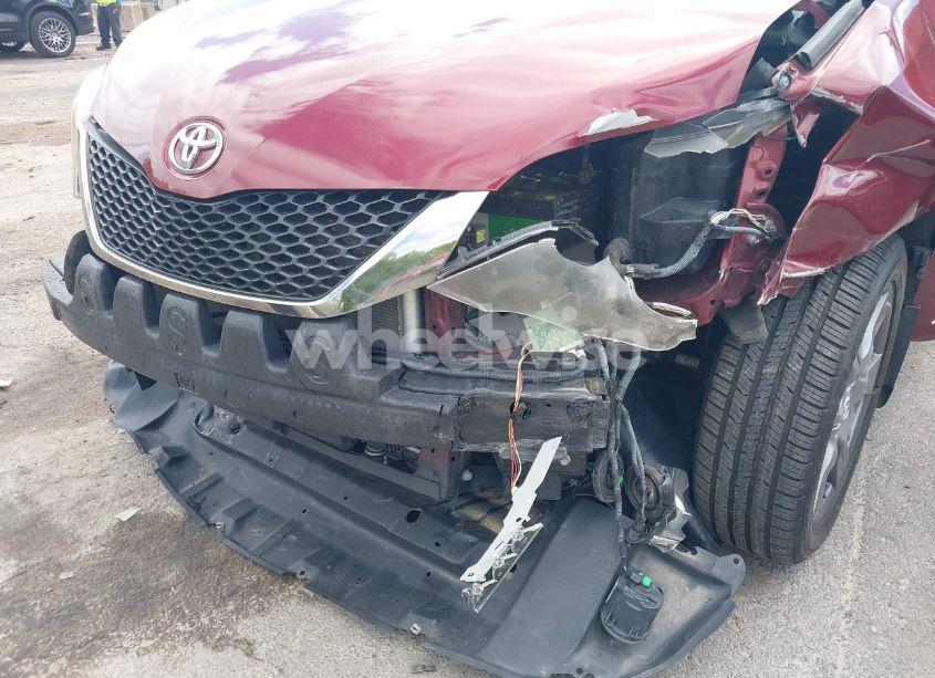 Photo 6 of 2017 Toyota Sienna SE 8 PASSENGER (VIN 5TDXZ3DC8HS843396)