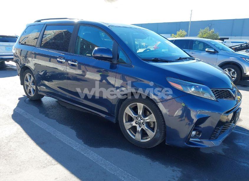 2018 Toyota Sienna SE 8 PASSENGER (VIN 5TDXZ3DC8JS950681) main photo