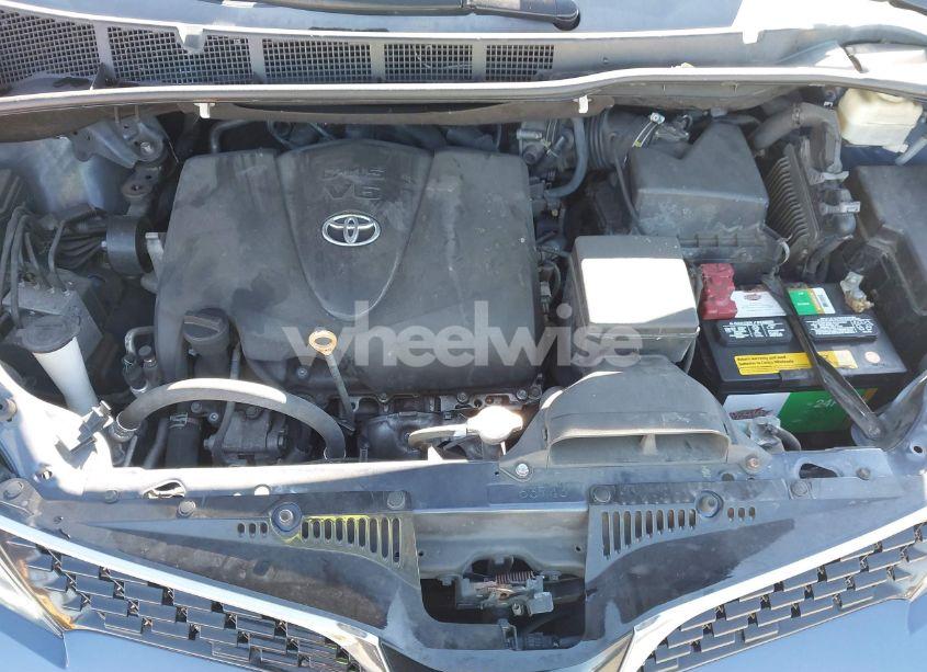 Photo 10 of 2018 Toyota Sienna SE 8 PASSENGER (VIN 5TDXZ3DC8JS950681)