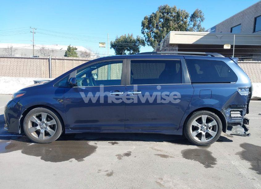 Photo 15 of 2018 Toyota Sienna SE 8 PASSENGER (VIN 5TDXZ3DC8JS950681)