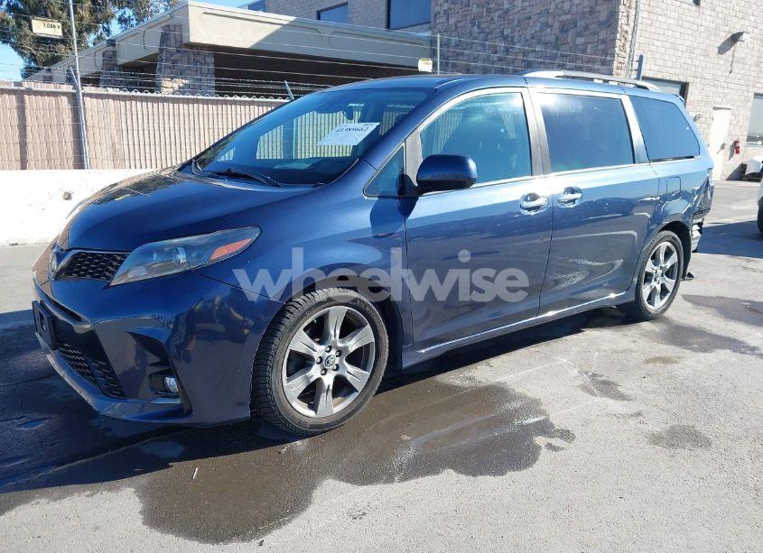 Photo 2 of 2018 Toyota Sienna SE 8 PASSENGER (VIN 5TDXZ3DC8JS950681)