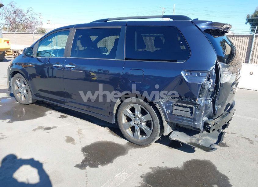 Photo 3 of 2018 Toyota Sienna SE 8 PASSENGER (VIN 5TDXZ3DC8JS950681)
