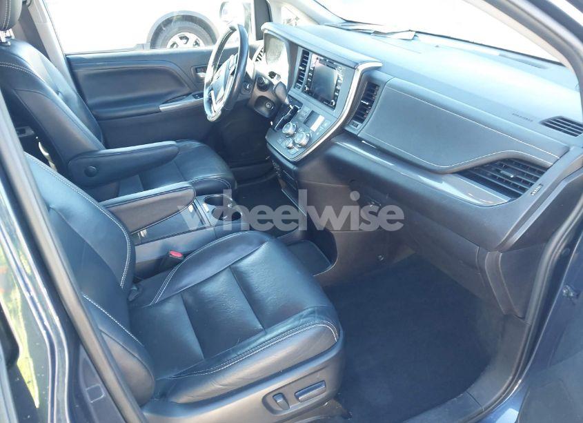 Photo 5 of 2018 Toyota Sienna SE 8 PASSENGER (VIN 5TDXZ3DC8JS950681)