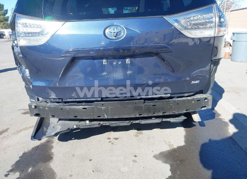 Photo 6 of 2018 Toyota Sienna SE 8 PASSENGER (VIN 5TDXZ3DC8JS950681)