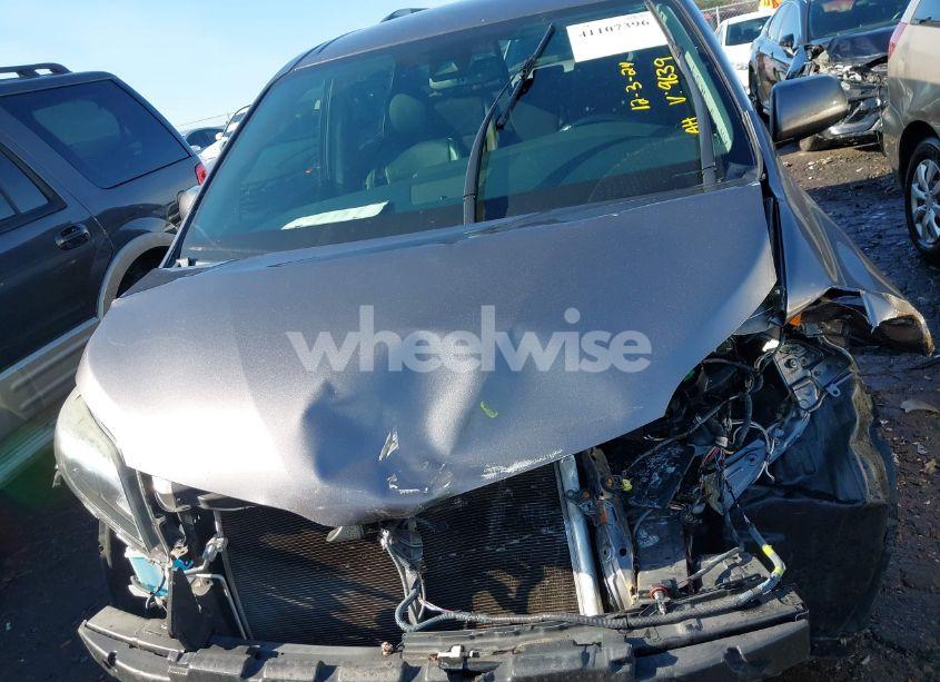 Photo 12 of 2020 Toyota Sienna SE (VIN 5TDXZ3DC8LS039639)