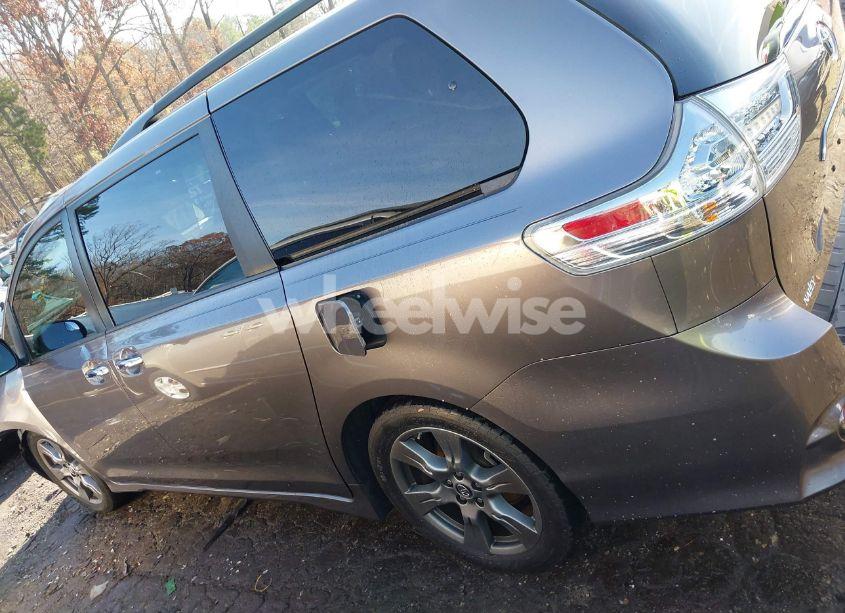 Photo 14 of 2020 Toyota Sienna SE (VIN 5TDXZ3DC8LS039639)
