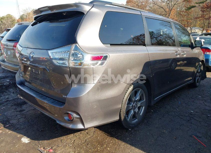 Photo 4 of 2020 Toyota Sienna SE (VIN 5TDXZ3DC8LS039639)