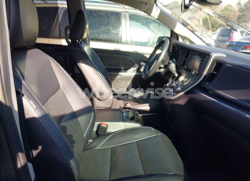 Photo 5 of 2020 Toyota Sienna SE (VIN 5TDXZ3DC8LS039639)