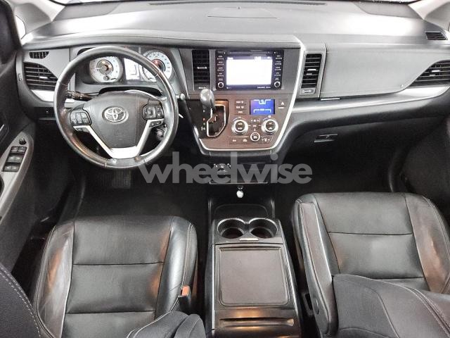 2020 TOYOTA SIENNA SE (VIN 5TDXZ3DC8LS048101) main photo