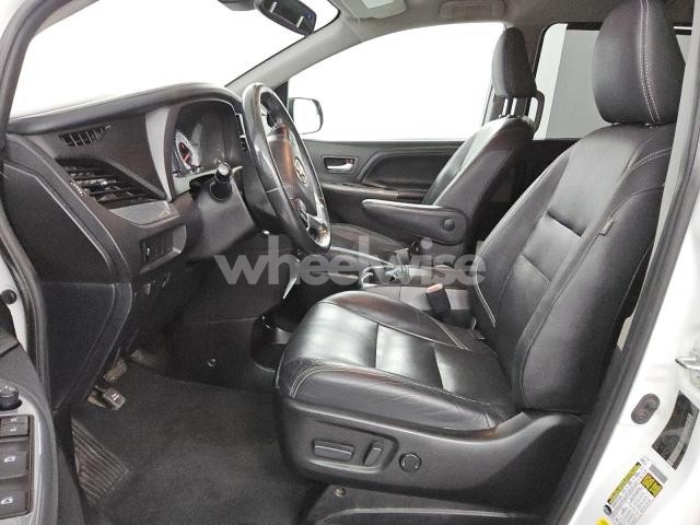 Photo 3 of 2020 TOYOTA SIENNA SE (VIN 5TDXZ3DC8LS048101)