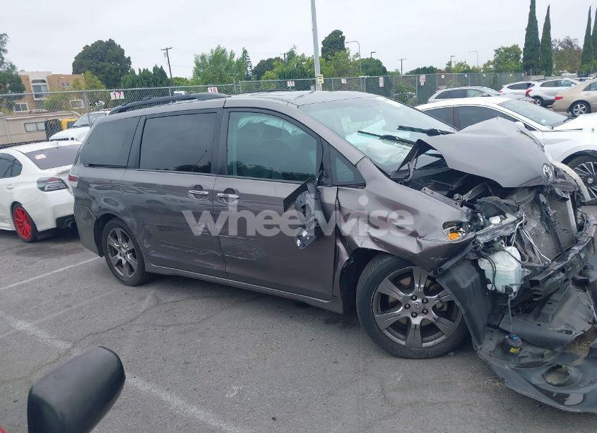 Photo 13 of 2017 Toyota Sienna SE PREMIUM 8 PASSENGER (VIN 5TDXZ3DC9HS809810)