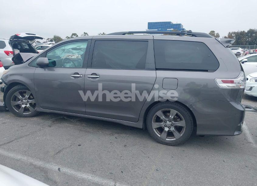 Photo 14 of 2017 Toyota Sienna SE PREMIUM 8 PASSENGER (VIN 5TDXZ3DC9HS809810)