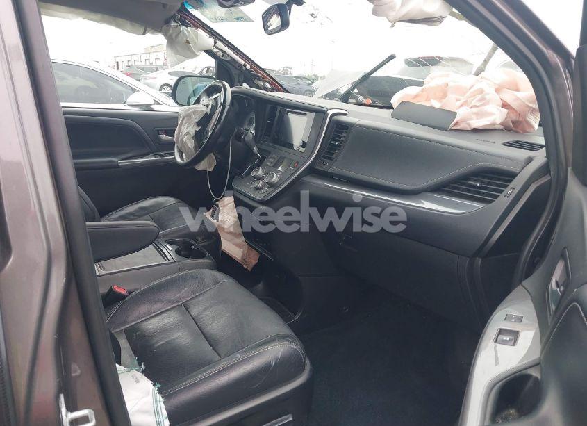 Photo 5 of 2017 Toyota Sienna SE PREMIUM 8 PASSENGER (VIN 5TDXZ3DC9HS809810)