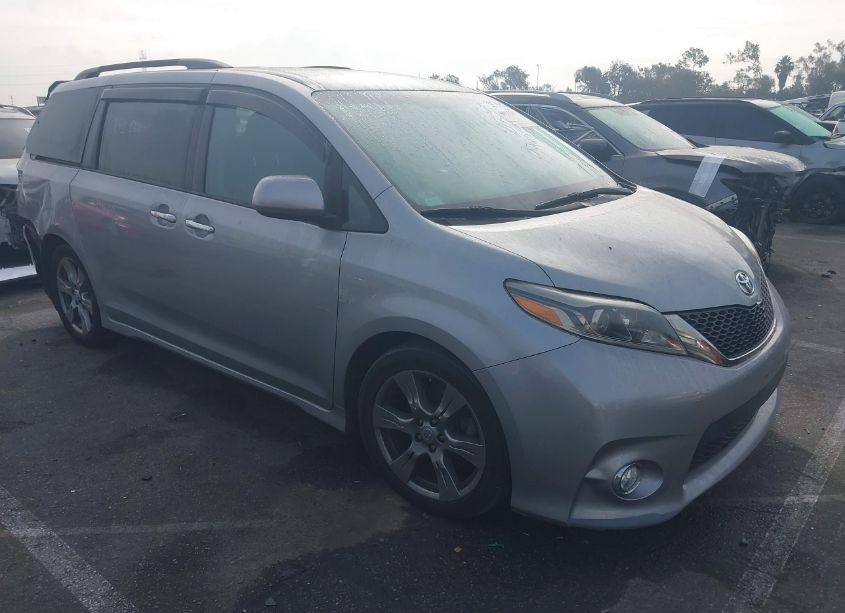 2017 Toyota Sienna SE 8 PASSENGER (VIN 5TDXZ3DC9HS850518) main photo