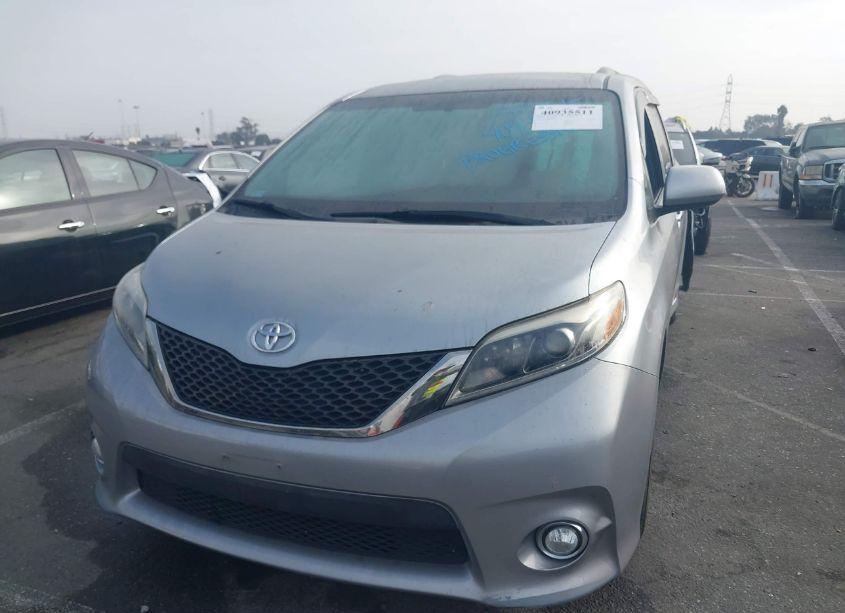 Photo 12 of 2017 Toyota Sienna SE 8 PASSENGER (VIN 5TDXZ3DC9HS850518)