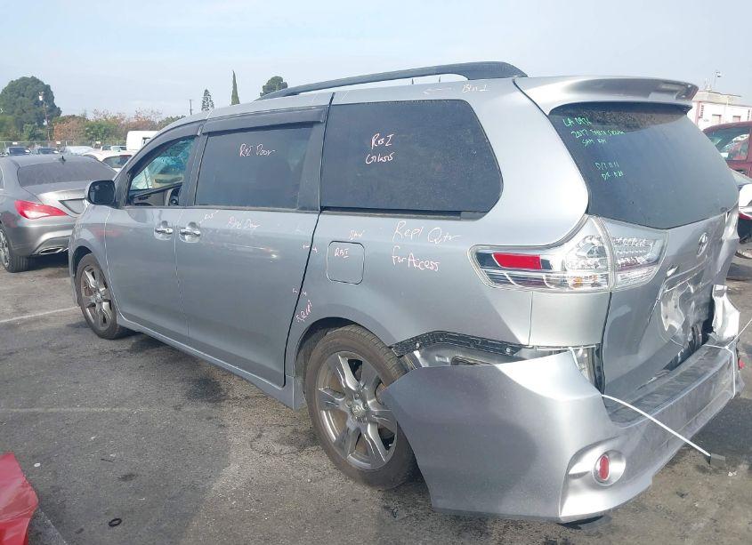 Photo 14 of 2017 Toyota Sienna SE 8 PASSENGER (VIN 5TDXZ3DC9HS850518)