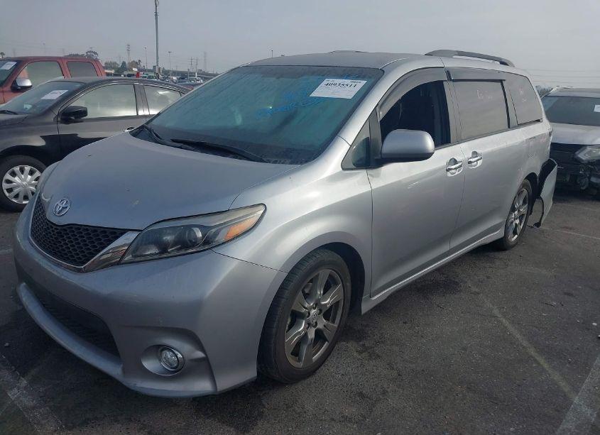 Photo 2 of 2017 Toyota Sienna SE 8 PASSENGER (VIN 5TDXZ3DC9HS850518)