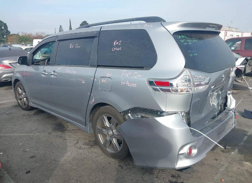 Photo 3 of 2017 Toyota Sienna SE 8 PASSENGER (VIN 5TDXZ3DC9HS850518)